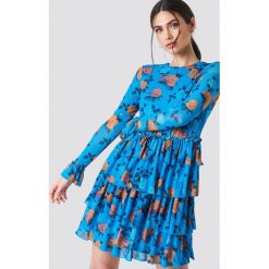 NA-KD Boho Siateczkowa sukienka z falbaną - Multicolor. Sukienki damskie marki NA-KD Boho. W wyprzedaży za 142.06 zł.