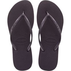 Havaianas - Klapki. Czarne klapki damskie Havaianas, bez wzorów, z materiału, bez obcasa, na obcasie. W wyprzedaży za 79.90 zł.
