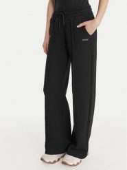 Guess Spodnie dresowe V6RB17 K9V31 Czarny Regular Fit. Czarne spodnie dresowe damskie Guess, xl, z aplikacjami, z bawełny. Za 349.99 zł.