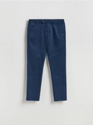 Spodnie chino slim - granatowy. Niebieskie spodnie materiałowe męskie Reserved, l, bez wzorów, z bawełny. Za 149.99 zł.