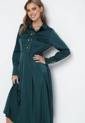 Zielona Rozkloszowana Sukienka o Koszulowym Kroju z Imitacją Kieszeni i Gumką w Talii Rizza. Zielone sukienki damskie Born2be, na co dzień, l, bez wzorów, eleganckie, bez kołnierzyka, bez ramiączek, midi, koszulowe. Za 169.99 zł.