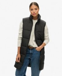 Damska długa kurtka bez rękawów z kapturem Superdry. Czarne kurtki damskie Superdry., xs, z aplikacjami, z materiału, z kapturem. Za 444.85 zł.