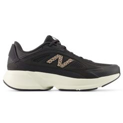 Buty damskie New Balance WCATIK1 – czarne. Czarne obuwie sportowe damskie New Balance, bez wzorów, z gumy, do biegania. Za 399.99 zł.