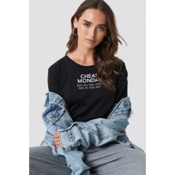 Cheap Monday T-shirt Perfect - Black. Czarne t-shirty damskie Cheap Monday, z nadrukiem, z jersey, z klasycznym kołnierzykiem. Za 80.95 zł.
