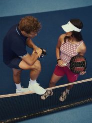 4F Top slim z prążkowanej dzianiny damski - różowy M. Czerwone koszulki sportowe damskie 4f, m, bez wzorów, z bawełny, bez kołnierzyka, bez ramiączek, tenisowe. Za 59.99 zł.
