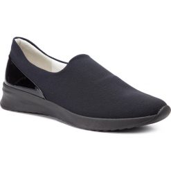 Półbuty HÖGL - 7-103348 Black 0100. Czarne półbuty damskie HÖGL, bez wzorów, z lakierowanej skóry, bez obcasa, bez zapięcia. W wyprzedaży za 289.00 zł.