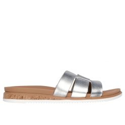 Sandały damskie Skechers Bobs Desert Kiss Low-Peak Look. Czarne klapki damskie Skechers, bez wzorów, sportowe, bez obcasa. Za 256.50 zł.