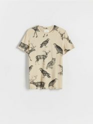 T-shirt regular z nadrukiem allover - beżowy. Brązowe t-shirty męskie Reserved, l, bez wzorów, z bawełny, bez kołnierzyka. W wyprzedaży za 55.99 zł.