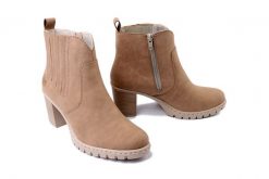 RIEKER Y2571-20 brown, botki damskie. Brązowe botki damskie Rieker, bez obcasa, na obcasie, bez zapięcia. Za 311.41 zł.