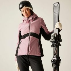 Kurtka narciarska damska z membraną Issy Dare 2b. Czarne kurtki snowboardowe damskie Dare 2b, bez wzorów, bez kaptura, narciarskie. W wyprzedaży za 539.99 zł.