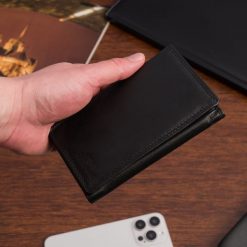Męski portfel skórzany pionowy klasyczny RFiD duży czarny premium Beltimore P05. Czarne portfele męskie bez wzorów. Za 34.90 zł.