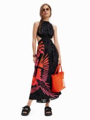 Desigual Sukienka letnia 23SWMW13 Czarny Regular Fit. Czarne sukienki damskie Desigual, na lato, xl, bez wzorów, z wiskozy, bez kołnierzyka, bez ramiączek. Za 599.99 zł.