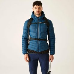 Kurtka męska hybrydowa Leedre z kapturem. Niebieskie kurtki męskie Regatta, m, bez wzorów, z puchu, trekkingowe. W wyprzedaży za 179.99 zł.