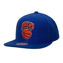 Czapka z daszkiem męska do koszykówki Mitchell & Ness NBA New York Knicks. Niebieskie czapki i kapelusze męskie Mitchell & Ness, bez wzorów, sportowe. Za 149.00 zł.