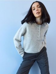 Sweter chunky z ozdobnymi guzikami i domieszką wełny - szary. Szare swetry damskie Sinsay, l, bez wzorów, z wełny, bez kołnierzyka, bez ramiączek, bez kaptura. Za 49.99 zł.