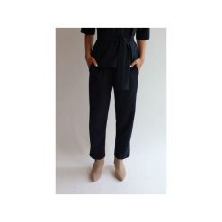 Spodnie LOOSE DEEP NAVY. Spodnie materiałowe damskie marki True color by ann. Za 299.00 zł.