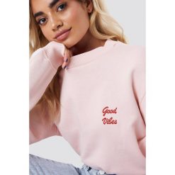 NA-KD Bluza Good Vibes - Pink. Bluzy damskie marki NA-KD. Za 100.95 zł.