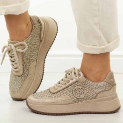 Złote skórzane sneakersy damskie Jezzi Ol39-5. Żółte półbuty damskie Jezzi, na jesień, bez wzorów, z jeansu, casualowe, z okrągłym noskiem, bez obcasa, na płaskiej podeszwie, bez zapięcia. W wyprzedaży za 251.10 zł.