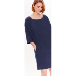 SUKIENKA W NOWOCZESNYM FASONIE Z TKANINY CUPRO. Sukienki damskie marki TOP SECRET. W wyprzedaży za 119.99 zł.