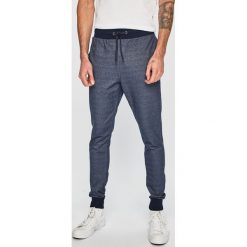 Guess Jeans - Spodnie. Spodnie materiałowe męskie marki Guess Jeans. W wyprzedaży za 299.90 zł.