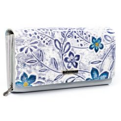 Portfel damski 4U Cavaldi PN20-FL-BL-PURPLE kwiaty. Fioletowe portfele damskie 4U Cavaldi, bez wzorów, z lakierowanej skóry. Za 69.99 zł.