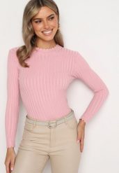Różowy Prążkowany Sweter z Bawełną Mevin. Czerwone swetry damskie Born2be, bez wzorów, z bawełny, eleganckie, bez kołnierzyka, bez ramiączek, bez kaptura. Za 39.99 zł.