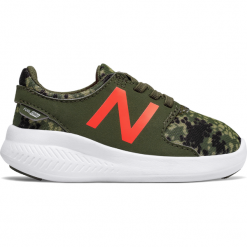 New Balance KACSTRGI. Szare buty sportowe chłopięce New Balance, z materiału. W wyprzedaży za 89.99 zł.