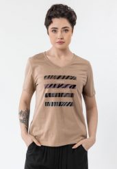 Koszulka z nadrukiem T-FOUR. Brązowe t-shirty damskie Volcano, plus size, z aplikacjami, z bawełny, klasyczne, bez kołnierzyka. Za 69.99 zł.