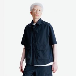 Koszulka z krótkim rękawem męska z seersuckera. Niebieskie koszule męskie Decathlon, m, bez wzorów, z materiału, bez kołnierzyka, bez ramiączek. Za 149.99 zł.