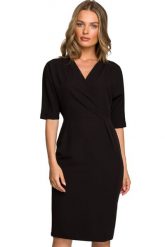 Elegancka sukienka ołówkowa z kopertowym dekoltem V czarna klasyczna. Czarne sukienki damskie Sukienki.shop, do pracy, m, bez wzorów, biznesowe, bez kołnierzyka, bez ramiączek, kopertowe. Za 179.00 zł.