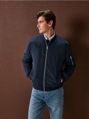 Kurtka bomberka z ociepleniem - granatowy. Niebieskie kurtki męskie Sinsay, l, bez wzorów, bez kaptura. Za 79.99 zł.