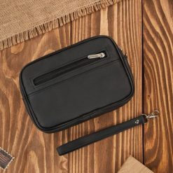 Saszetka męska skórzana do ręki czarna pojemna klasyczna Abruzzo ABR-29. Czarne saszetki męskie ze skóry, biznesowe. Za 109.00 zł.