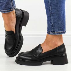 Czarne skórzane mokasyny damskie DiA 42-61. Czarne mokasyny damskie DiA, ze skóry, eleganckie. Za 289.00 zł.