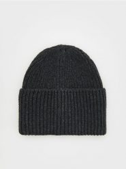 Czapka z grubym splotem - ciemnoszary. Szare czapki i kapelusze męskie Reserved, bez wzorów, ze splotem. W wyprzedaży za 49.99 zł.