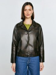 Kurtka damska ze skóry ekologicznej brązowa Sandrosa 804. Brązowe płaszcze damskie Big Star, l, bez wzorów, ze skóry ekologicznej, eleganckie, krótkie, bez kaptura. Za 329.99 zł.