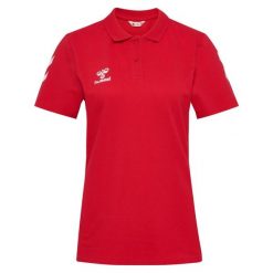 Damska koszulka polo Hummel Go 2.0 Chevron. Czerwone koszulki sportowe damskie Hummel, bez wzorów, bez kołnierzyka, bez ramiączek, do piłki nożnej. Za 214.50 zł.