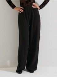 Spodnie straight leg - czarny. Czarne spodnie materiałowe damskie Sinsay, l, bez wzorów. Za 49.99 zł.