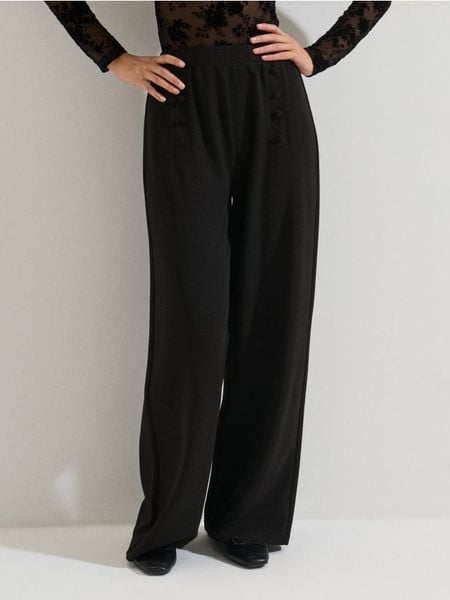 Spodnie straight leg - czarny. Czarne spodnie materiałowe damskie Sinsay, l, bez wzorów. Za 39.99 zł.