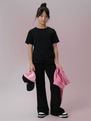 4F T-shirt regular dziewczęcy - czarny 146 (10-11 lat). Czarne t-shirty i topy dla dziewczynek 4f, z aplikacjami, z bawełny, bez ramiączek. Za 59.99 zł.