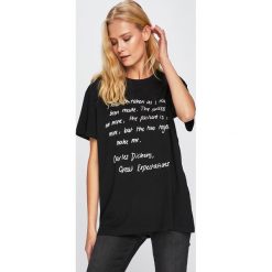 Silvian Heach - Top. Czarne t-shirty damskie Silvian Heach, s, bez wzorów, z bawełny, casualowe, bez kołnierzyka. W wyprzedaży za 119.90 zł.