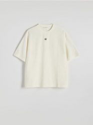 T-shirt boxy z nadrukiem - złamana biel. T-shirty męskie Reserved, l, bez wzorów, z dzianiny, bez kołnierzyka. W wyprzedaży za 49.99 zł.