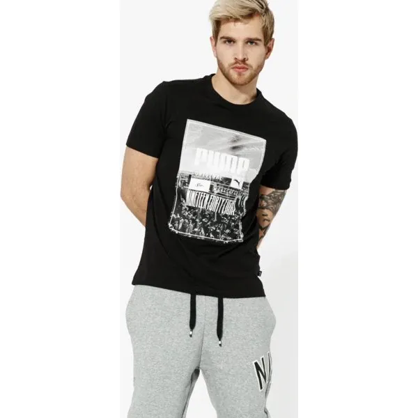 Puma Koszulka Ss Photoprint Skyline Tee Graphic , czarny, rozmiar XXL. Czarne koszulki sportowe męskie Puma, na lato, m, bez wzorów, z bawełny, bez kołnierzyka, bez ramiączek, climacool (adidas). Za 99.99 zł.