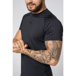 Koszulka szybkoschnąca fitness męska Rough Radical Stone. Czarne koszulki sportowe męskie ROUGH RADICAL, m, bez wzorów, bez kołnierzyka, bez ramiączek, na fitness i siłownię. W wyprzedaży za 79.20 zł.