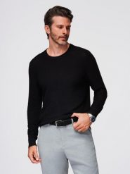 Strukturalny męski sweter z okrągłym dekoltem – czarny V3 - Rozmiar: M. Czarne swetry przez głowę męskie Ombre Clothing, m, bez wzorów, z dzianiny, bez kołnierzyka. W wyprzedaży za 142.49 zł.