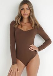 Brązowe Body z Kwadratowym Dekoltem Phicise. Brązowe bluzki damskie Born2be, l, bez wzorów, z jeansu, wizytowe, bez kołnierzyka, bez ramiączek. Za 39.99 zł.