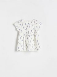 Bawełniana sukienka - złamana biel. Sukienki niemowlęce Reserved, bez wzorów, z bawełny, bez ramiączek. W wyprzedaży za 22.99 zł.