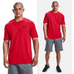 Koszulka fitness męska UNDER ARMOUR Sportstyle z krótkim rękawem. Czerwone koszulki sportowe męskie Under Armour, m, bez wzorów, bez kołnierzyka, bez ramiączek, na fitness i siłownię. W wyprzedaży za 71.91 zł.