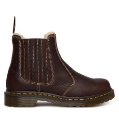 Sztyblety Dr. Martens. Brązowe botki damskie Dr. Martens, bez obcasa, na płaskiej podeszwie, bez zapięcia. Za 989.99 zł.