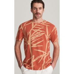 Wzorzysty t-shirt - Czerwony. T-shirty męskie Reserved. Za 59.99 zł.