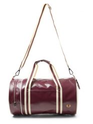 Fred Perry torba na ramię - Classic Barrel Bag Mężczyźni Syntetyczny czerwony, ONE SIZE. Czerwone torby sportowe męskie Fred Perry, bez wzorów, ze skóry. Za 599.95 zł.